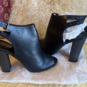 Liliana Black Open-Toe sling back block heels 4”